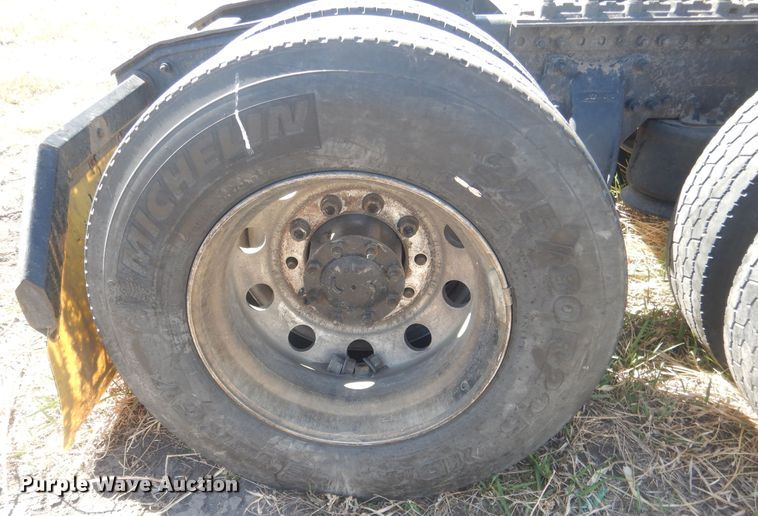 image for item DJ1253 2010 Freightliner Cascadia 113  semi truck