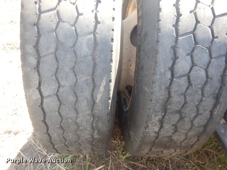 image for item DJ1253 2010 Freightliner Cascadia 113  semi truck