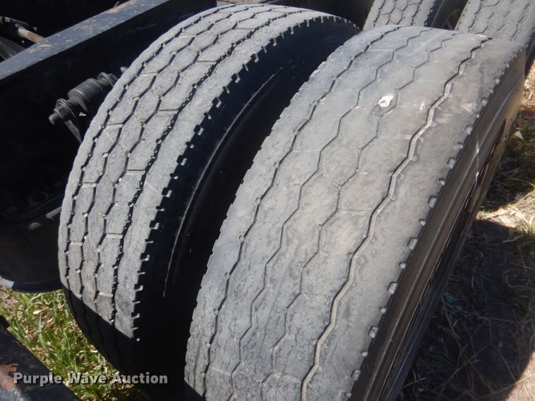 image for item DJ1253 2010 Freightliner Cascadia 113  semi truck