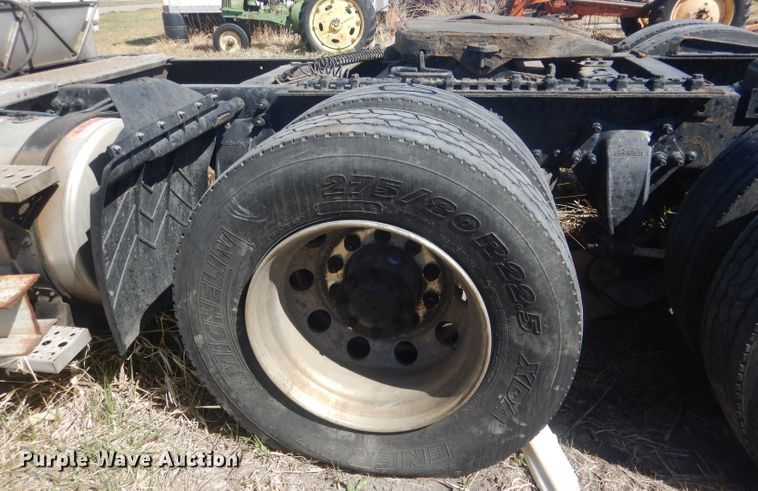 image for item DJ1253 2010 Freightliner Cascadia 113  semi truck