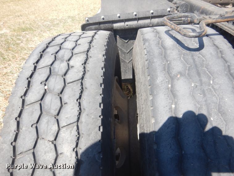 image for item DJ1253 2010 Freightliner Cascadia 113  semi truck