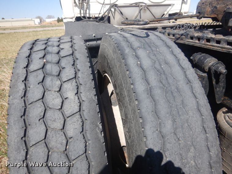 image for item DJ1253 2010 Freightliner Cascadia 113  semi truck