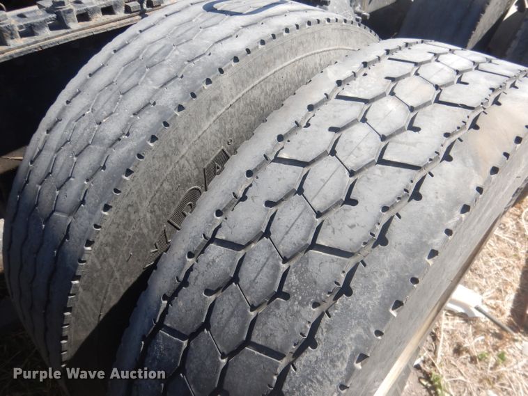 image for item DJ1253 2010 Freightliner Cascadia 113  semi truck