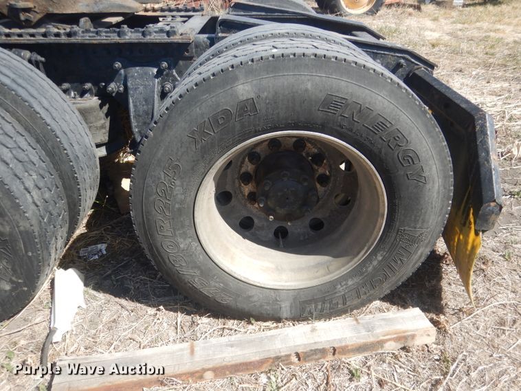 image for item DJ1253 2010 Freightliner Cascadia 113  semi truck