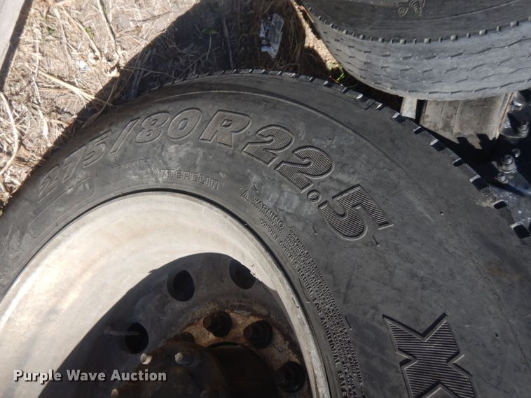 image for item DJ1253 2010 Freightliner Cascadia 113  semi truck