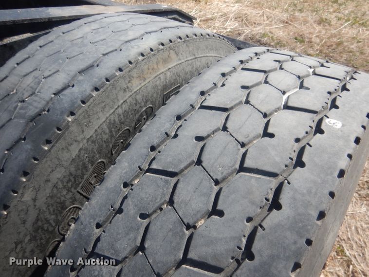 image for item DJ1253 2010 Freightliner Cascadia 113  semi truck