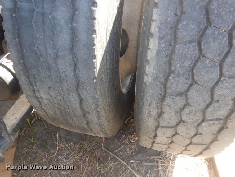 image for item DJ1253 2010 Freightliner Cascadia 113  semi truck