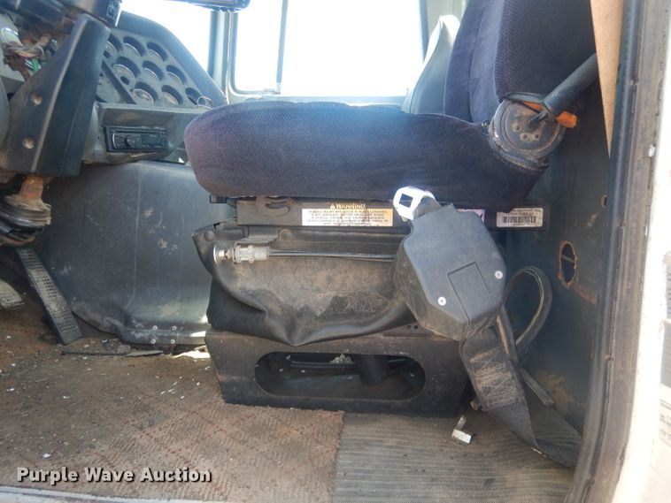 image for item DJ1257 1986 Ford LN9000  semi truck