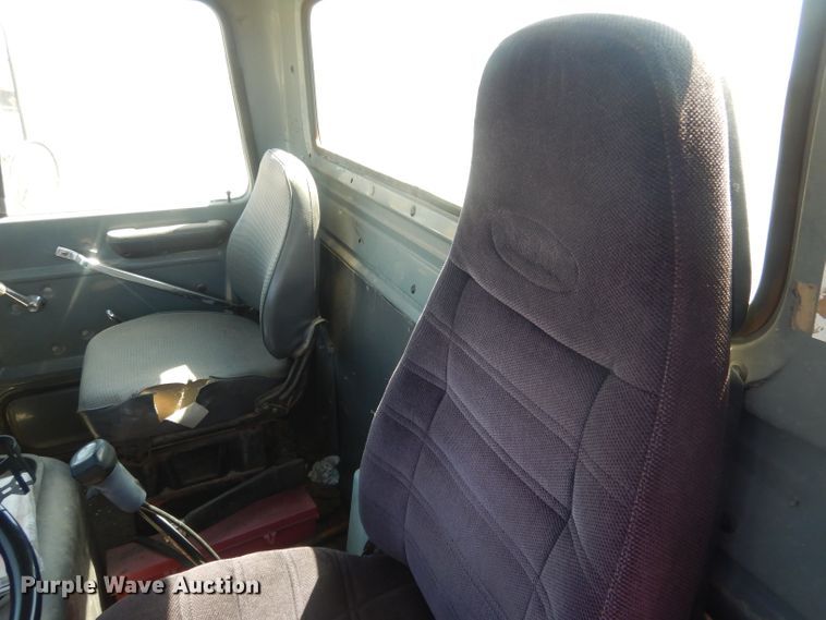 image for item DJ1257 1986 Ford LN9000  semi truck