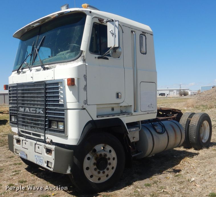 image for item DJ1258 1987 Mack MH613  semi truck