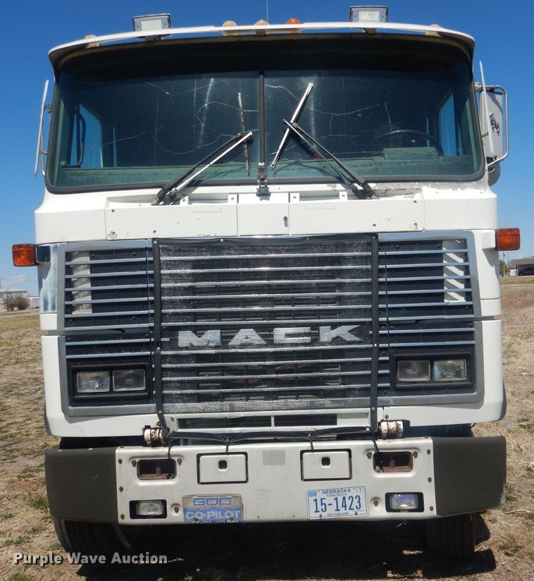 image for item DJ1258 1987 Mack MH613  semi truck