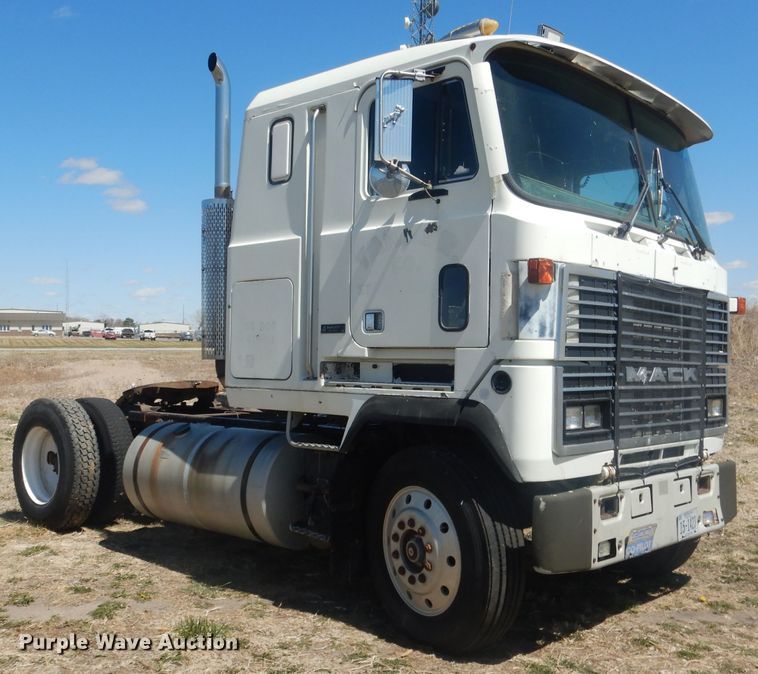 image for item DJ1258 1987 Mack MH613  semi truck