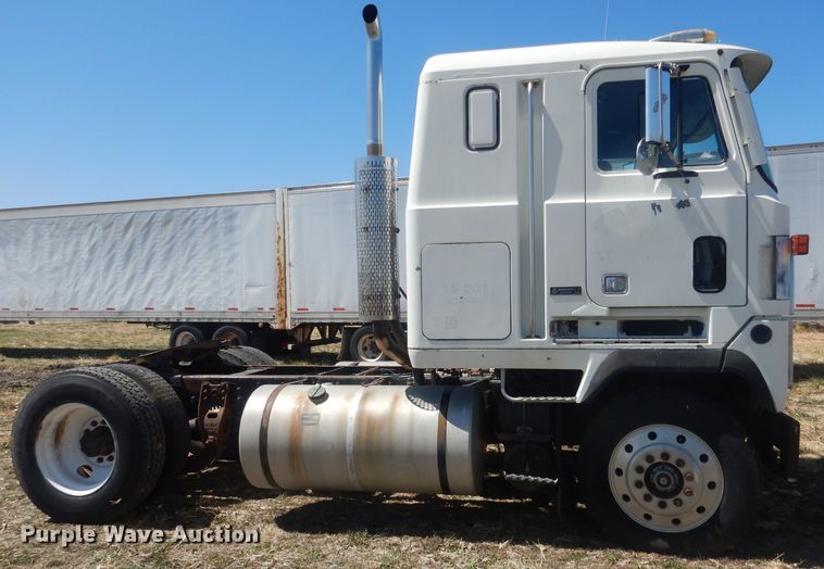 image for item DJ1258 1987 Mack MH613  semi truck