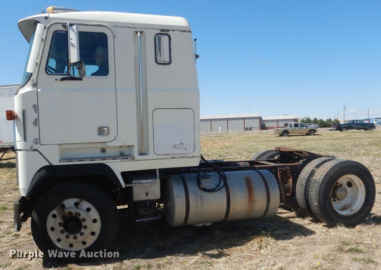 image for item DJ1258 1987 Mack MH613  semi truck