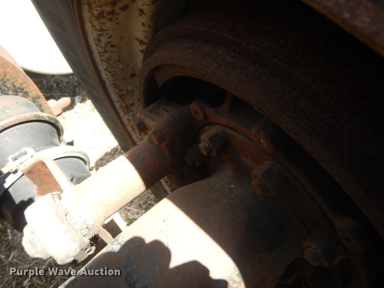 image for item DJ1258 1987 Mack MH613  semi truck