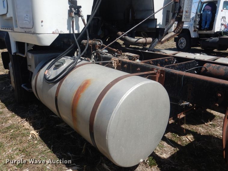 image for item DJ1258 1987 Mack MH613  semi truck