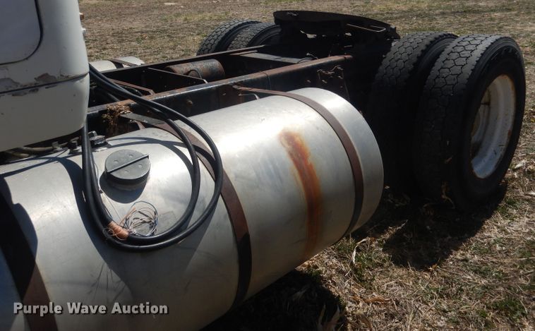 image for item DJ1258 1987 Mack MH613  semi truck