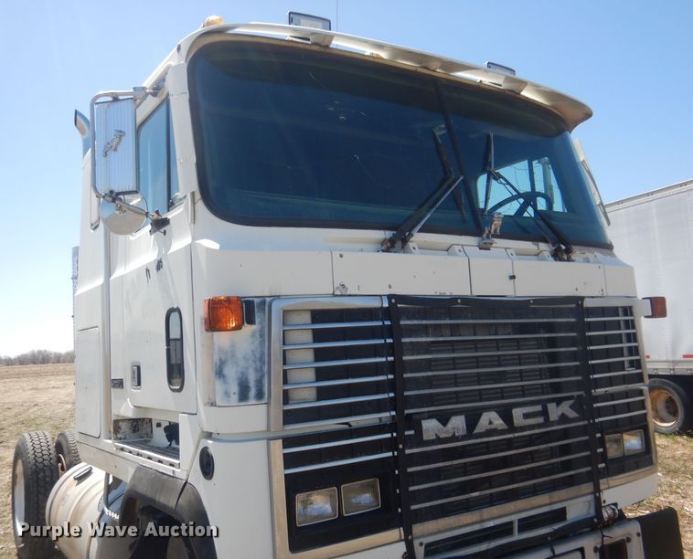 image for item DJ1258 1987 Mack MH613  semi truck