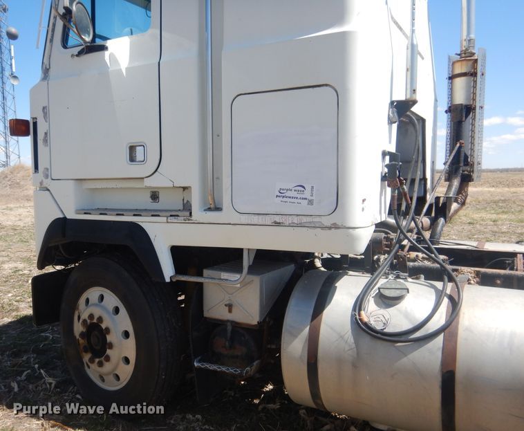 image for item DJ1258 1987 Mack MH613  semi truck