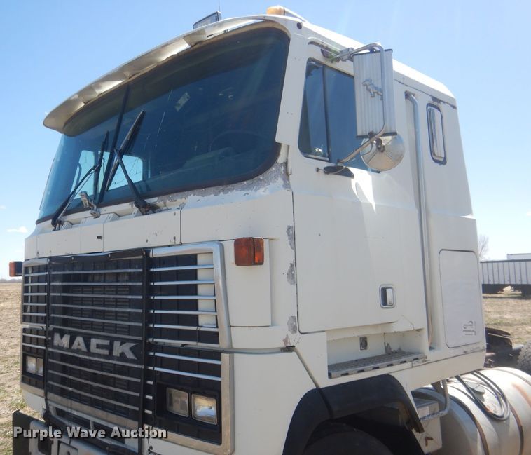 image for item DJ1258 1987 Mack MH613  semi truck