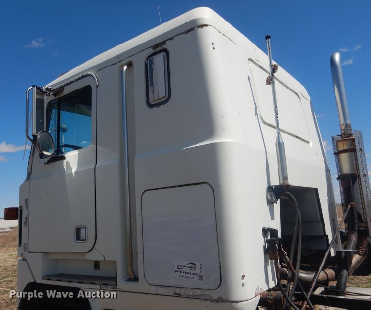 image for item DJ1258 1987 Mack MH613  semi truck