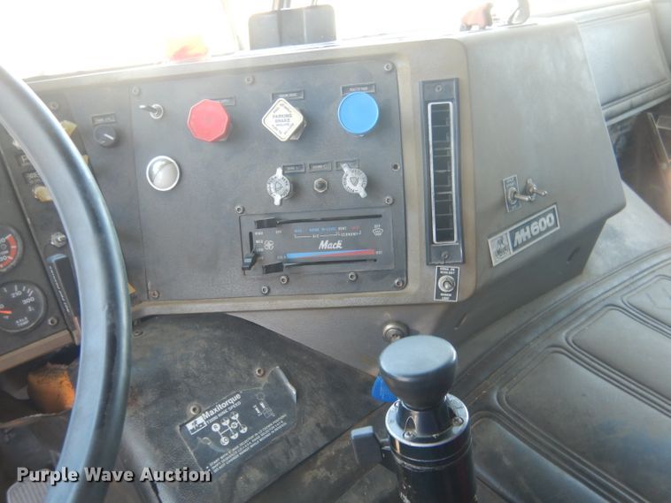 image for item DJ1258 1987 Mack MH613  semi truck