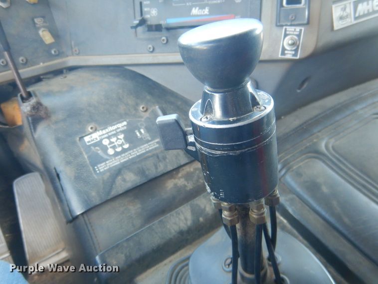 image for item DJ1258 1987 Mack MH613  semi truck