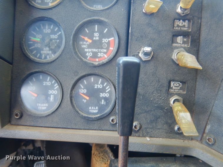 image for item DJ1258 1987 Mack MH613  semi truck