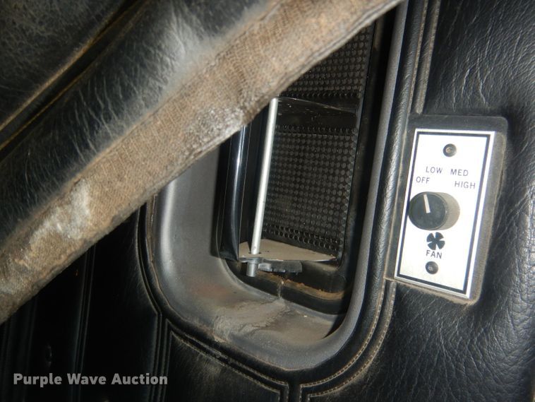 image for item DJ1258 1987 Mack MH613  semi truck