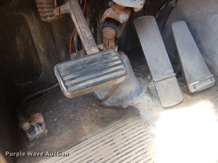 image for item DJ1258 1987 Mack MH613  semi truck