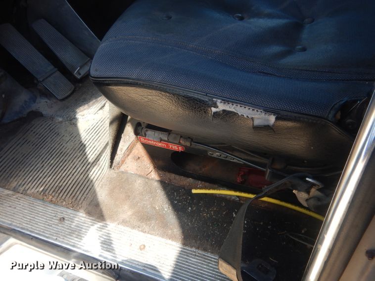 image for item DJ1258 1987 Mack MH613  semi truck