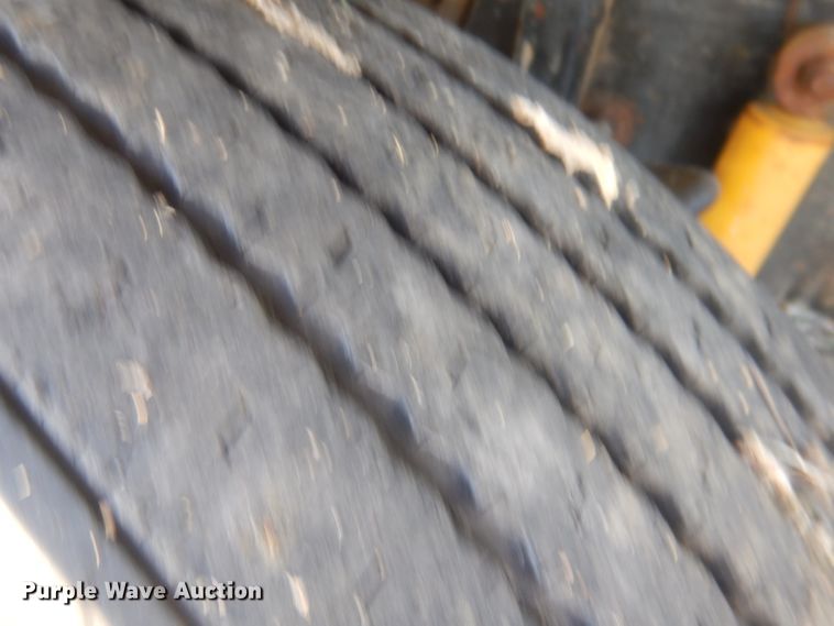 image for item DJ1258 1987 Mack MH613  semi truck