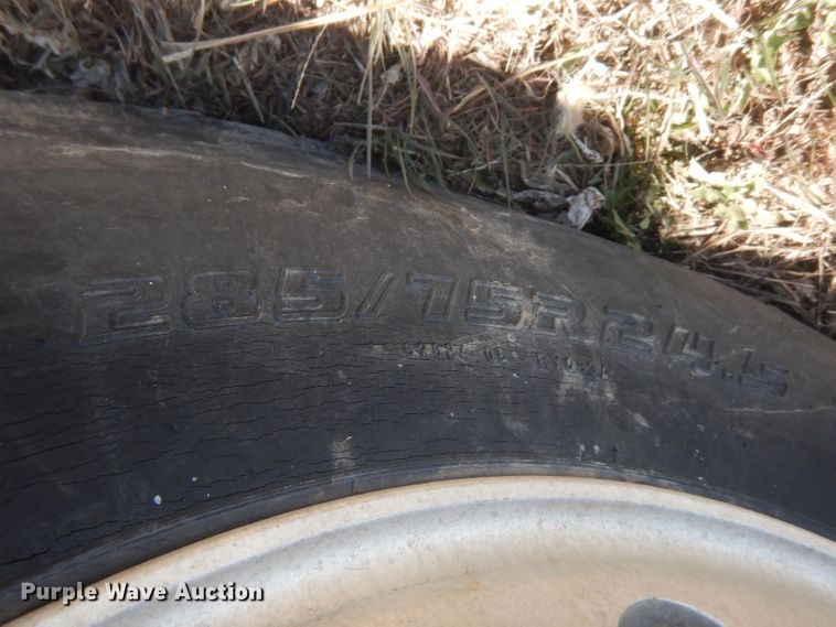 image for item DJ1258 1987 Mack MH613  semi truck