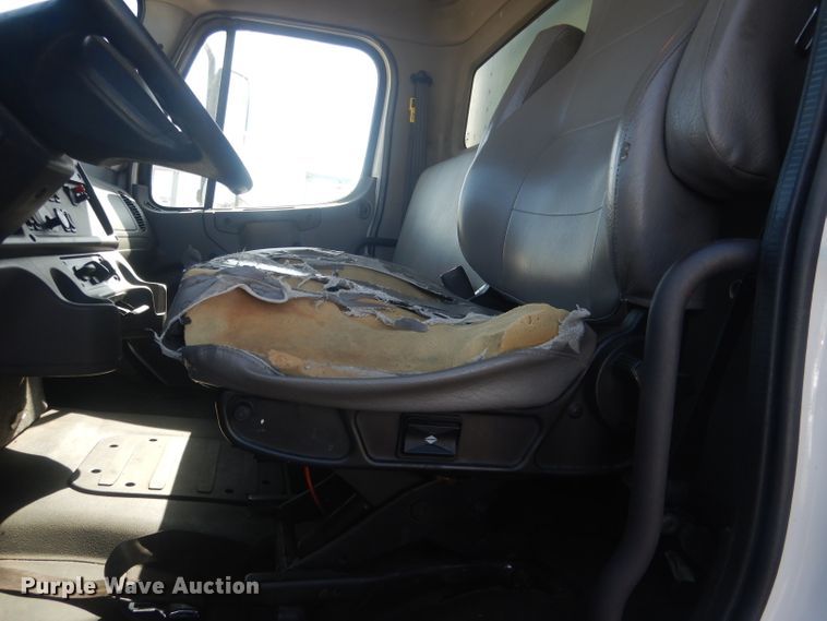 image for item DJ1303 2017 Freightliner Business Class M2 106  box truck