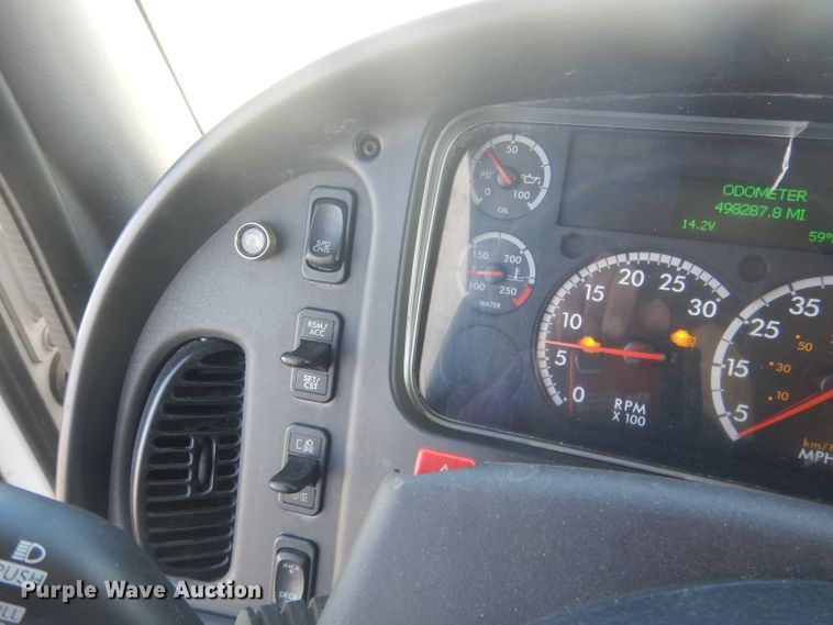 image for item DJ1303 2017 Freightliner Business Class M2 106  box truck