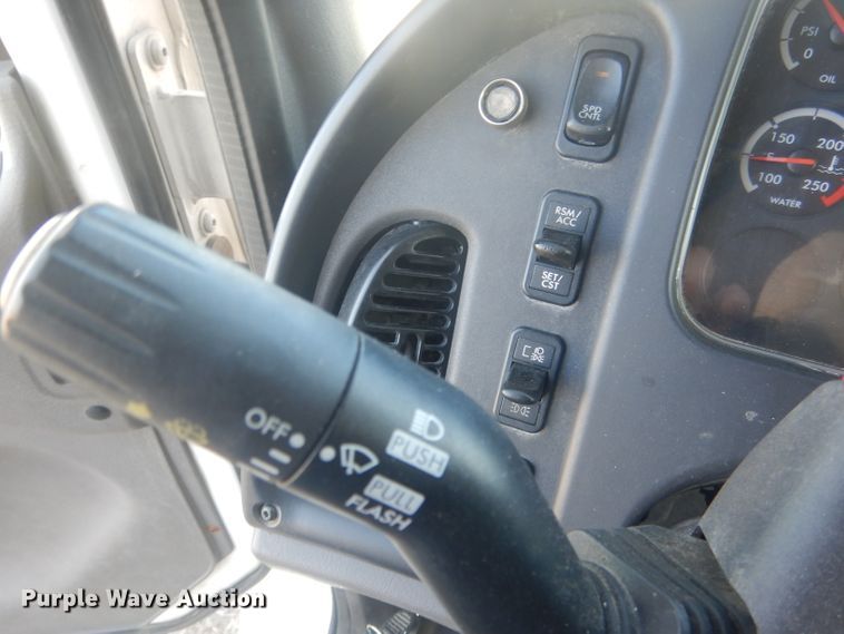 image for item DJ1303 2017 Freightliner Business Class M2 106  box truck