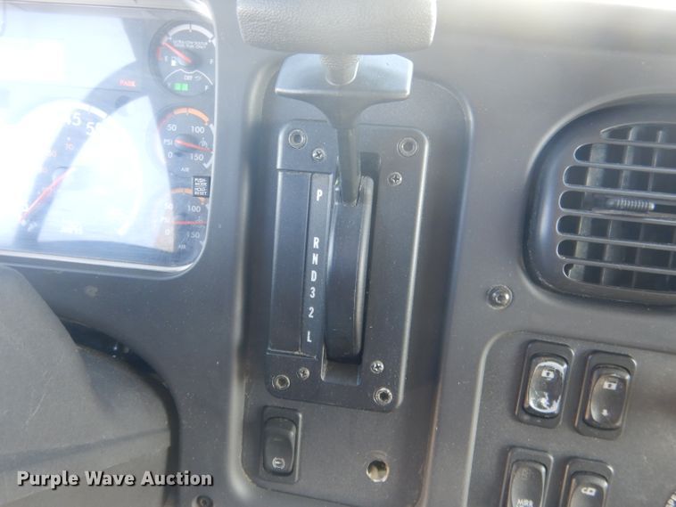 image for item DJ1303 2017 Freightliner Business Class M2 106  box truck