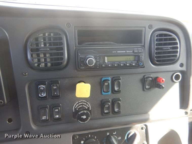 image for item DJ1303 2017 Freightliner Business Class M2 106  box truck