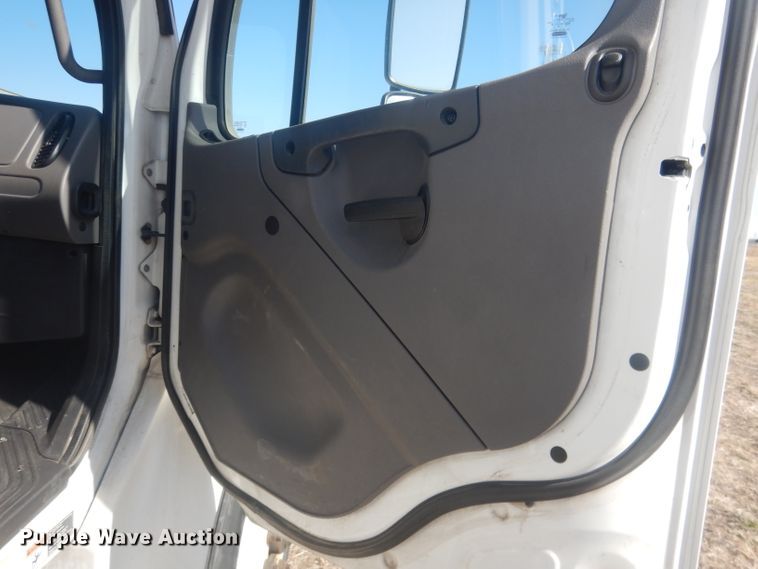 image for item DJ1303 2017 Freightliner Business Class M2 106  box truck