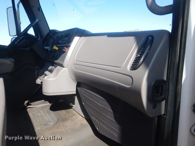 image for item DJ1303 2017 Freightliner Business Class M2 106  box truck