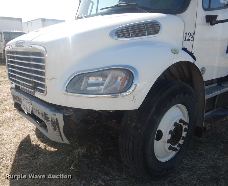 image for item DJ1303 2017 Freightliner Business Class M2 106  box truck