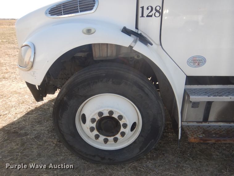 image for item DJ1303 2017 Freightliner Business Class M2 106  box truck