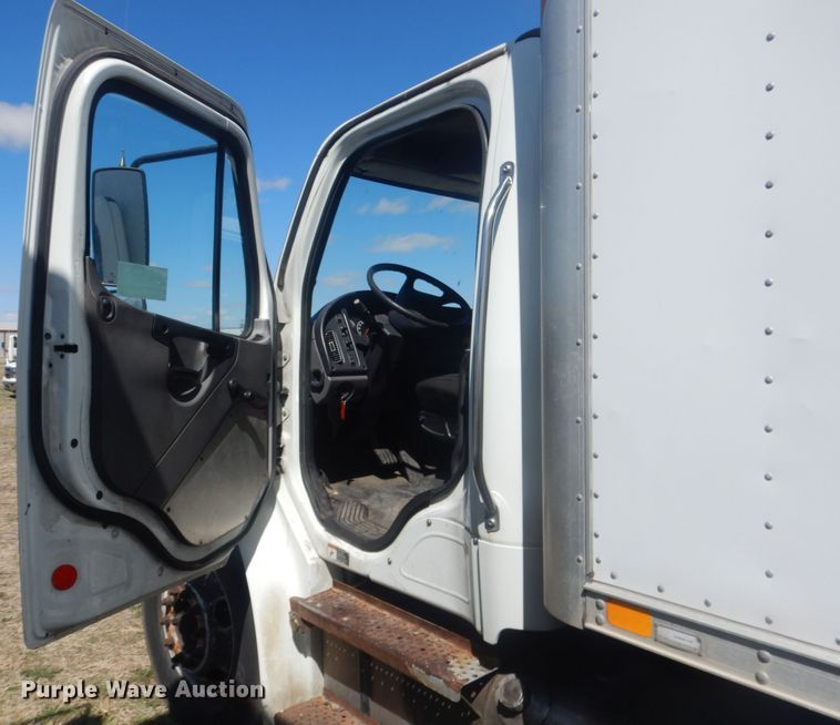 image for item DJ1305 2015 Freightliner Business Class M2 106  box truck