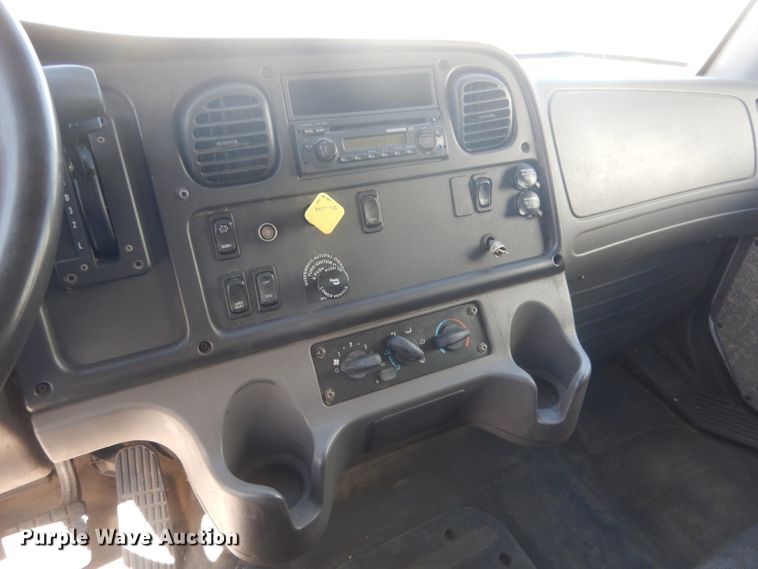 image for item DJ1305 2015 Freightliner Business Class M2 106  box truck