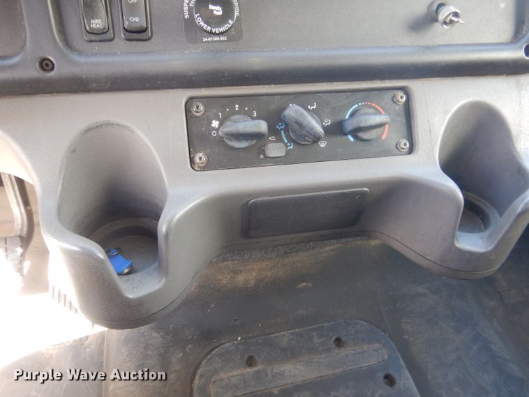 image for item DJ1305 2015 Freightliner Business Class M2 106  box truck