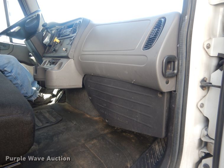 image for item DJ1305 2015 Freightliner Business Class M2 106  box truck