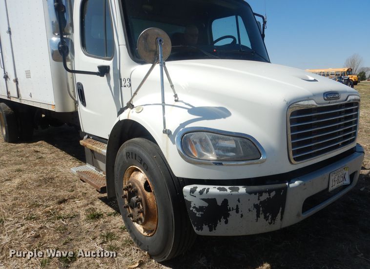 image for item DJ1305 2015 Freightliner Business Class M2 106  box truck