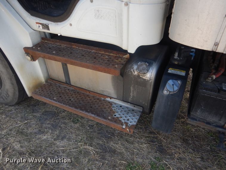 image for item DJ1312 2015 Freightliner Business class M2 box truck