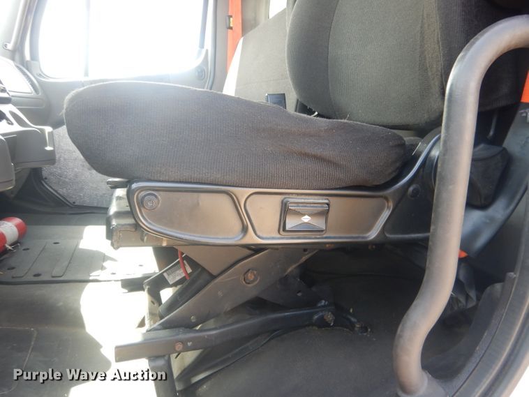 image for item DJ1312 2015 Freightliner Business class M2 box truck