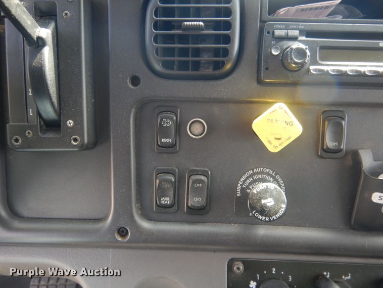 image for item DJ1312 2015 Freightliner Business class M2 box truck